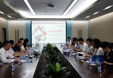 南山区人大常委会副主任邓志荣一行莅临云顶集团官网科技调查领导
